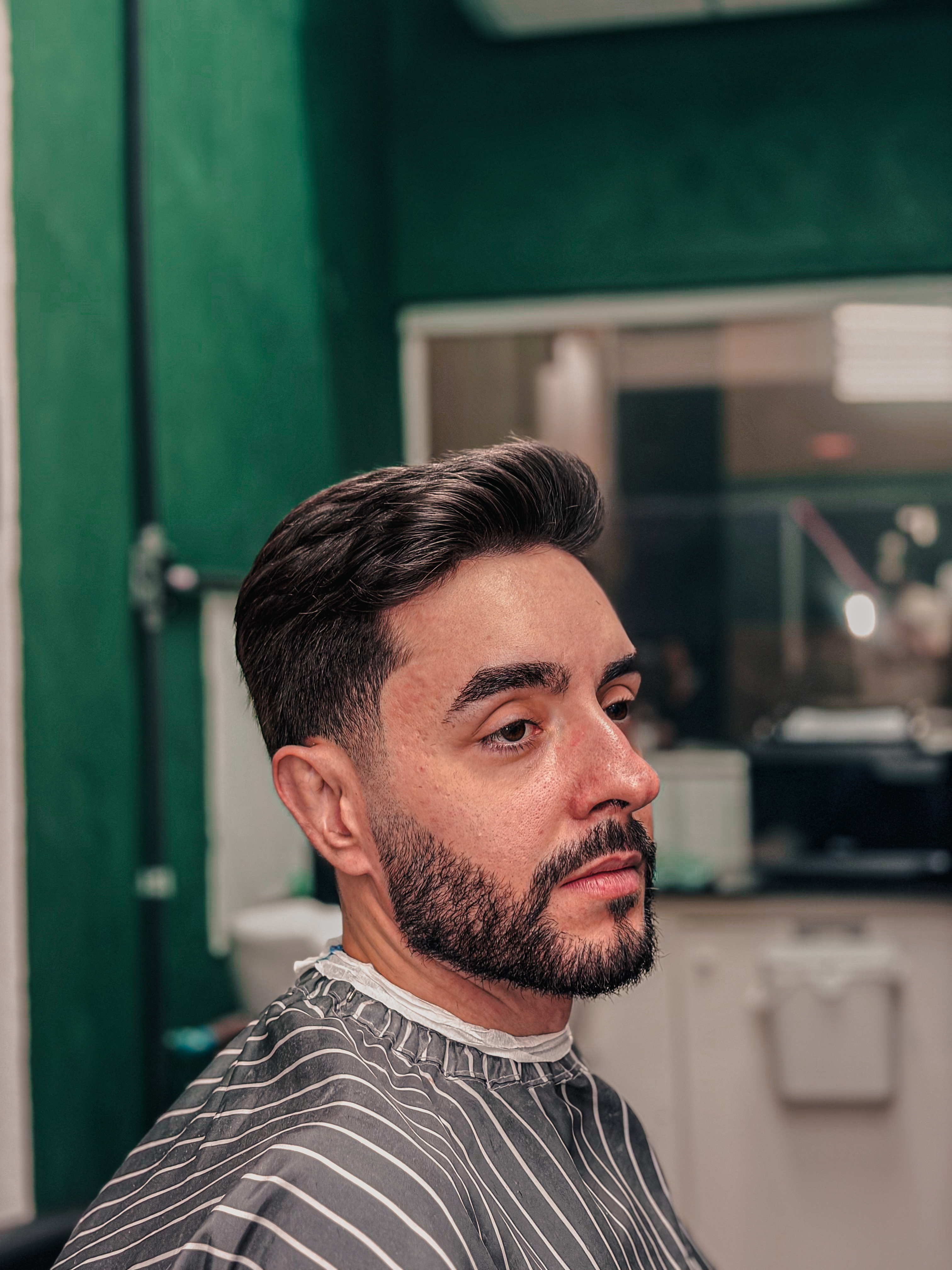 Corte de cabelo e barba masculino na BARBER HOUSE em Praia Grande